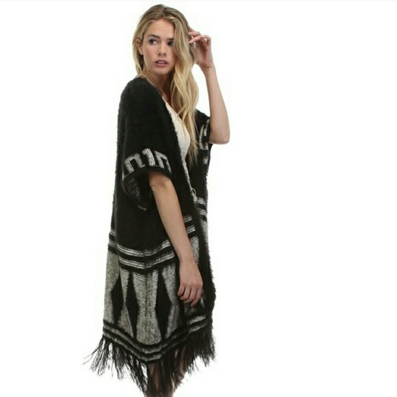 Beautiful Cardigan Sweater Tribal Print - Picture 2 of 5